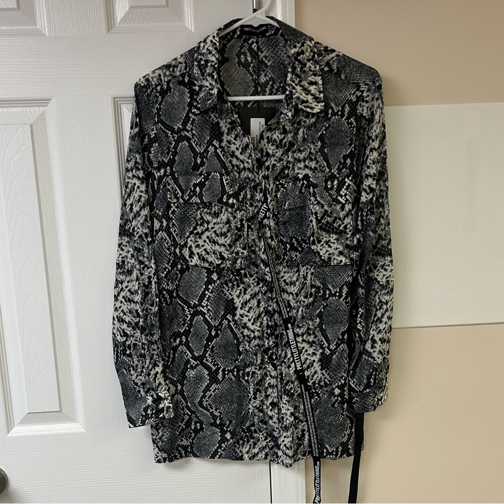 NWT PrettyLittleThing Snake Print Oversized Shirt